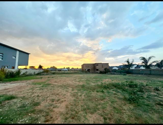 658M² VACANT LAND FOR SALE IN BENDOR